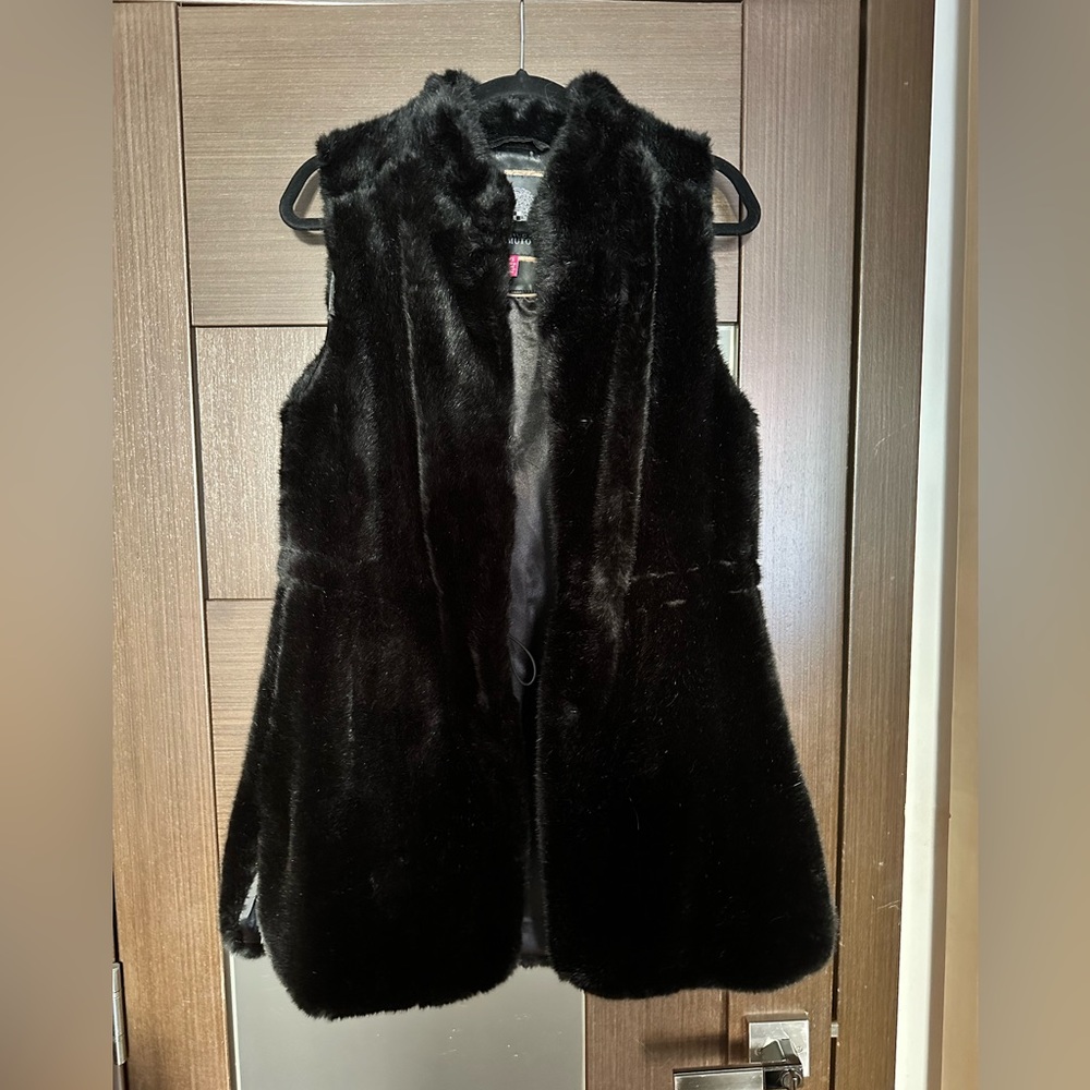 Vince Camuto black faux fur vest